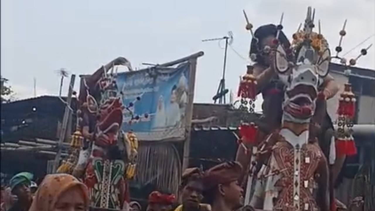 Gambar Jaran Nyamput hingga Sangkur Kepeng, Tradisi Khitanan Satukan Warga Batu Tumpeng
