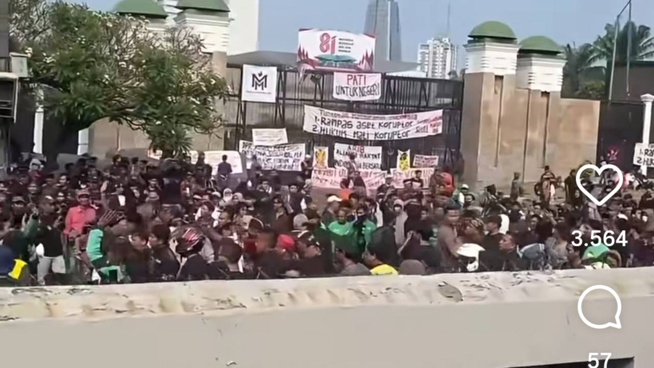 Gambar 62 Aksi Demonstrasi Digelar di Jakarta Hari Ini, DPR hingga Monas Jadi Titik Konsentrasi Massa