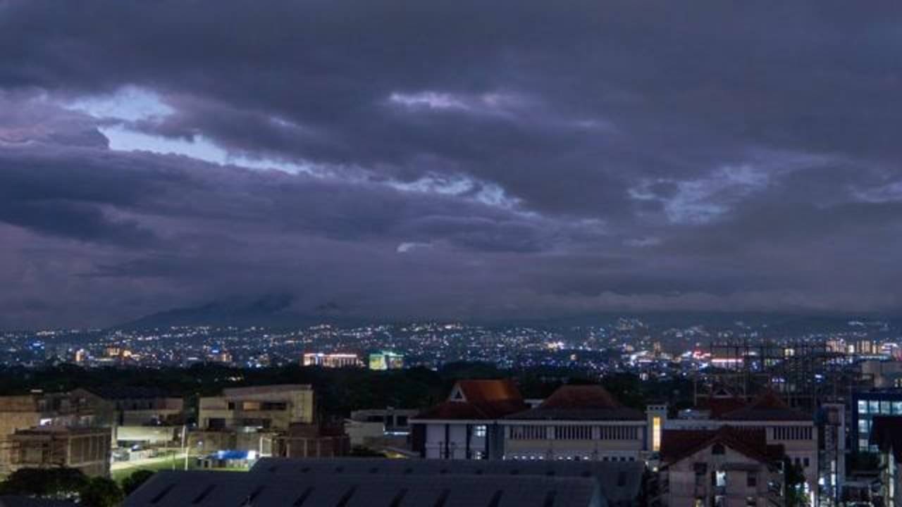 Gambar DENTUMAN MISTERIUS GUNCANG BANDUNG RAYA!