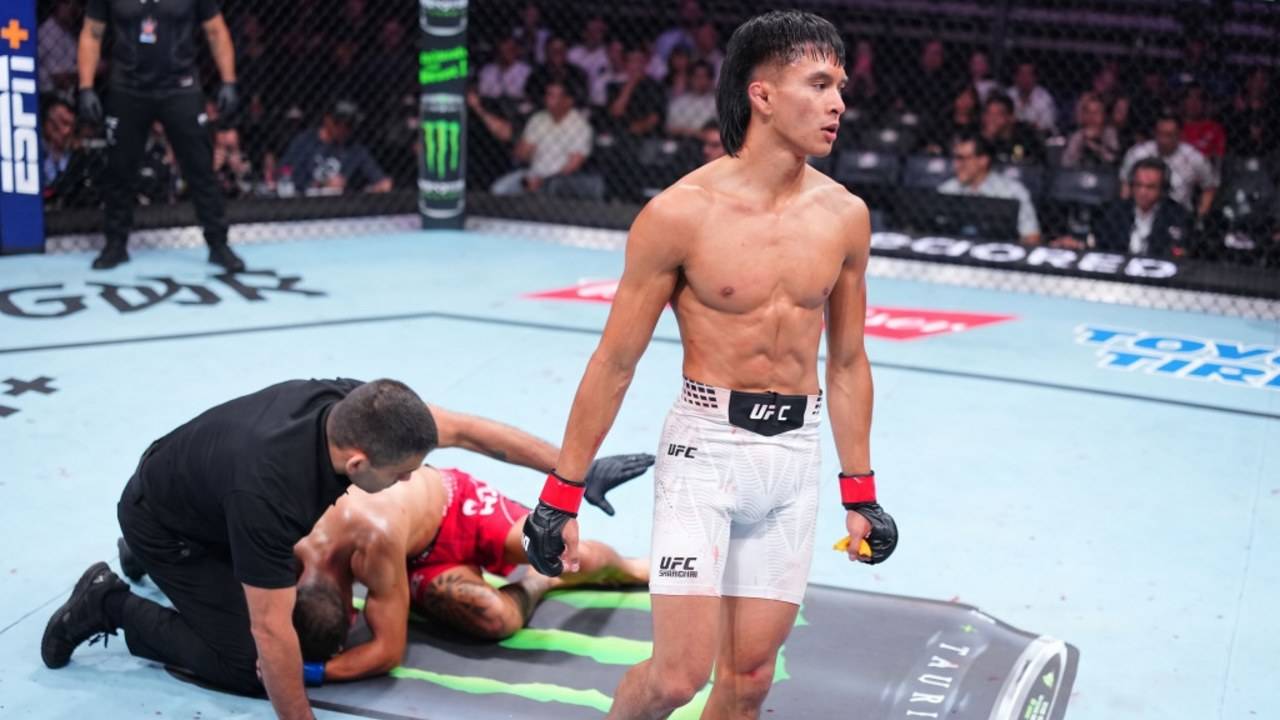 Gambar Bilal Hasan Menang KO di Debut UFC, Petarung Berdarah Indonesia Tampil Gemilang di Shanghai