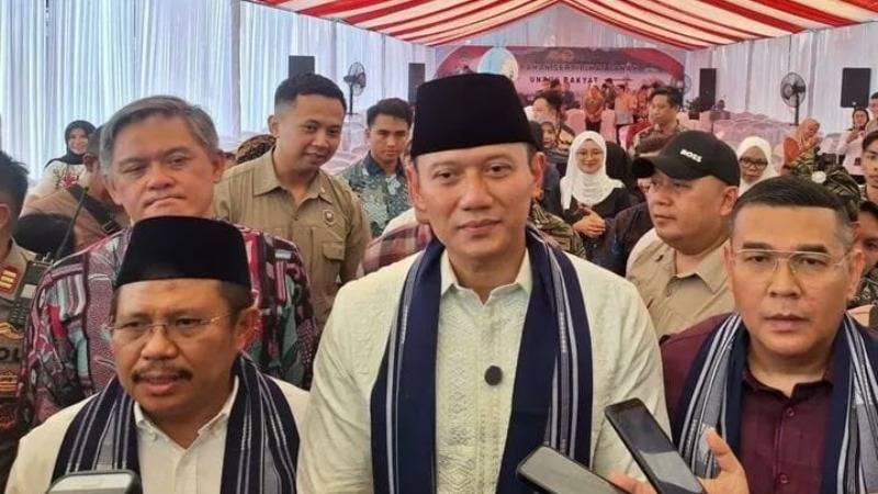 Gambar Dampingi Menko AHY Serahkan PTSL, Bupati LAZ : Lobar Selalu Siap Bersinergi Dengan Pusat