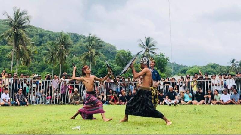 Gambar Atraksi Budaya yang Digelar Jelang Festival Bau Nyale 2025